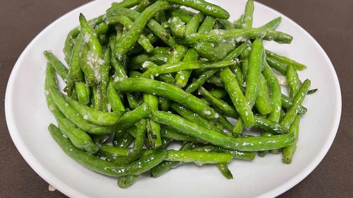 Sauteed String Beans With Garlic Sauce.