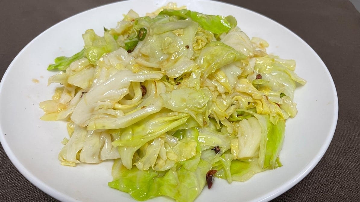 Chinese Cabbage W. Dried Peppers (手撕包菜）.