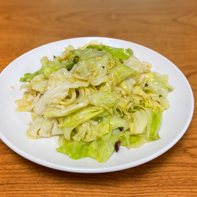 Chinese Cabbage W. Dried Peppers (手撕包菜）.